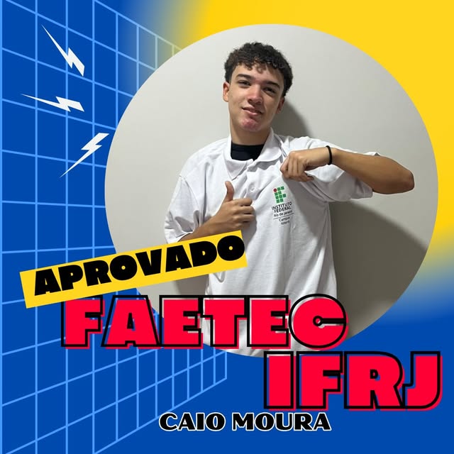 Caio Moura, aluno do Reforço Bacellar, comemorando aprovação na FAETEC e no IFRJ