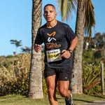 Júnior, personal trainer, correndo ao ar livre