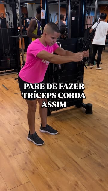 Vídeo do Instagram: pare de fazer tríceps corda assim